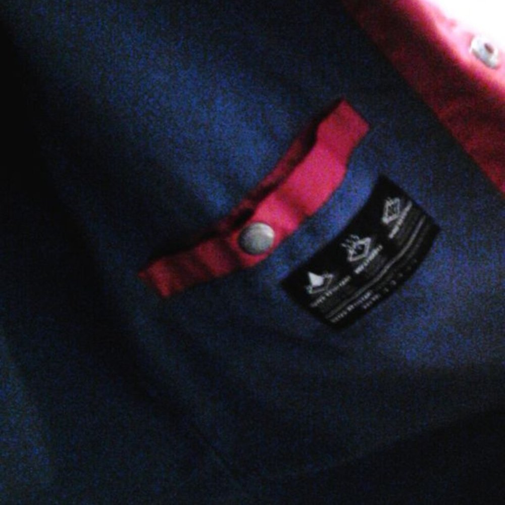 Volcom Windbreaker - Picture 3 of 4